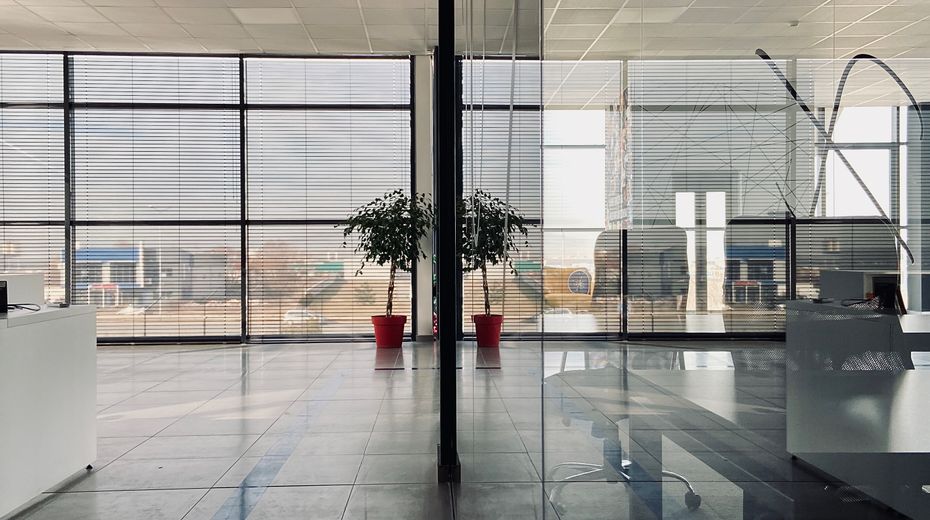 Glass Partitions & Fittings - Manvi Interio